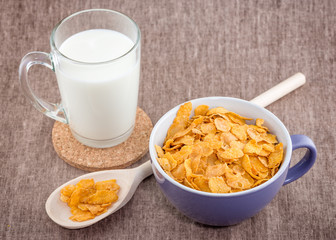Cornflakes and milk..