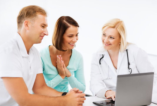 doctor with patients looking at laptop