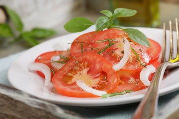 Frischer Tomatensalat