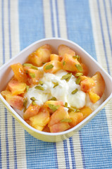 Pfirsich Joghurt mit Pistazien