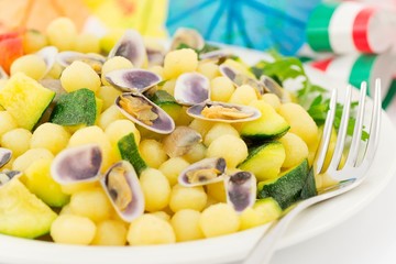 Gnocchi con zucchine e telline
