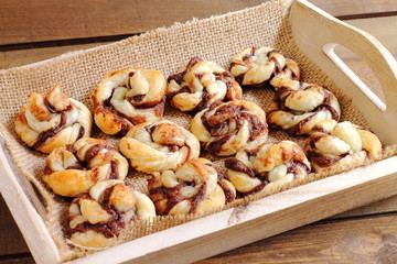 Caracolas de hojaldre con chocolate