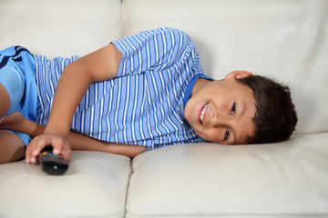 Obraz na płótnie Canvas Young boy watching TV