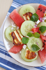 Melonensalat mit Grillkäse