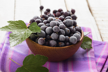 Frosen blackberries in bowl