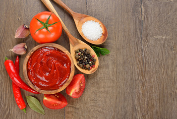 Tomato ketchup and vegetables