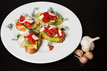 Toast with vegetables