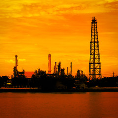 Obraz premium Oil refinery factory