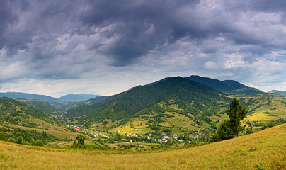 Fototapeta na wymiar Borzhavskogo range.