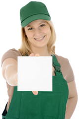 Gärtnerin mit leerem Schild