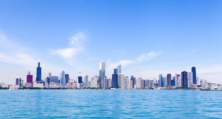 Fototapeta premium Chicago Skyline Z Błękitnym Czystym Niebem