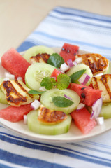 Melonensalat mit Grillkäse