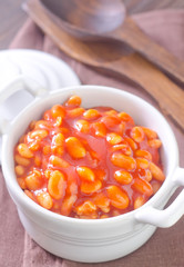 white beans with tomato sauce