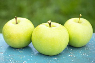 green apples