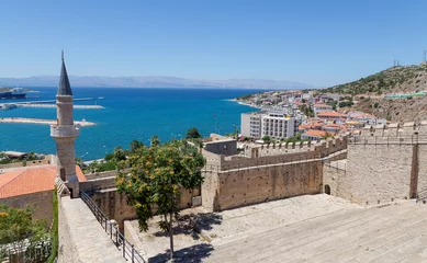 Zelfklevend Fotobehang Uitzicht op Cesme vanaf het kasteel, Turkije © Lefteris Papaulakis