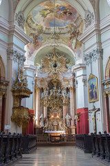 Fototapeta na wymiar Vienna - Main nave of Baroque church Maria Treu.