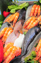 Obraz na płótnie Canvas Fresh seafood arrangement displayed in market
