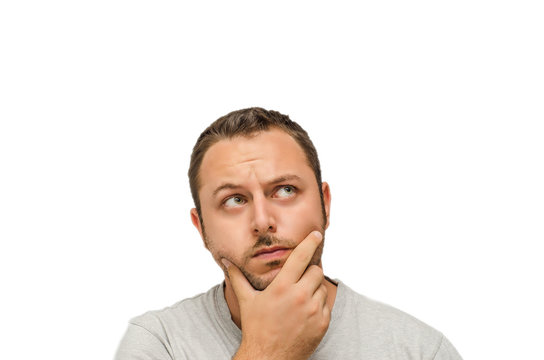 Uomo dubbioso su sfondo bianco