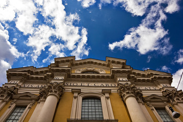 Fototapeta premium Italian basilica facade and blue sky