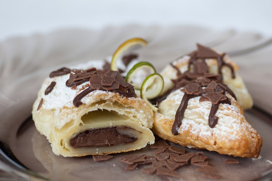 Chocolate rolls of puff pastry