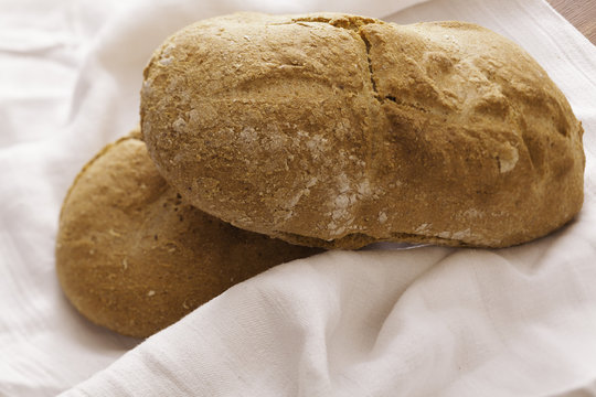 Zwei frische Brot