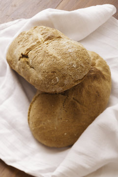 Zwei frische Brot