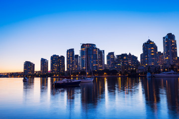Naklejka premium City Skyline at Sunset