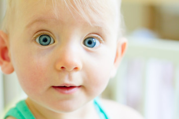 Bébé étonné