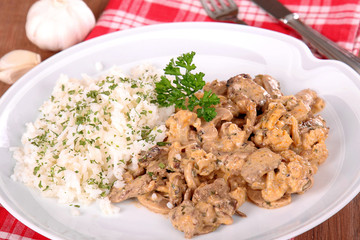 Schweinegeschnetzeltes mit Reis