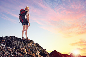 Young woman mountaineer - obrazy, fototapety, plakaty