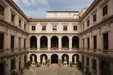 Fototapeta na wymiar Dziedziniec Palazzo Altemps budynku w Rzymie