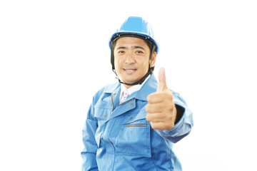 ガッツポーズの作業員