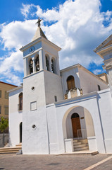 Fototapeta na wymiar Kościół SS. Our Lady of Light. Rano. Puglia. Włochy.