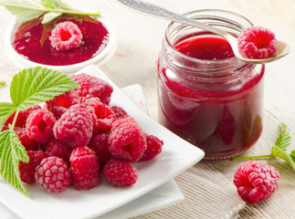 Fresh raspberries .