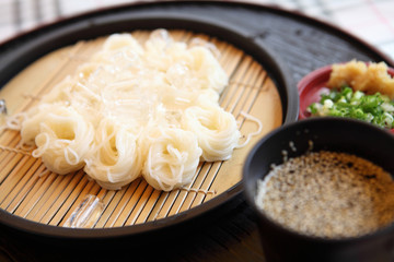 somen, fine wheat noodles