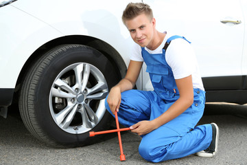 Auto mechanic changing wheel