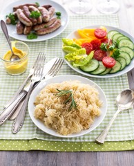 Sauerkraut und Nürnberger Bratwurst