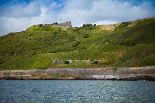 klif Irlandia woda Atlantyk ocean klif zielony