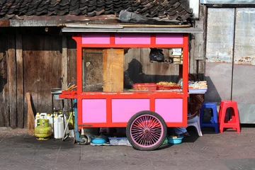 Zelfklevend Fotobehang Indonésie - Warung (restaurant ambulant) © Brad Pict