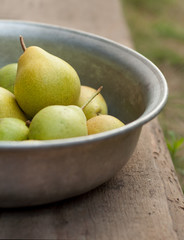 Pear fruits in bowl