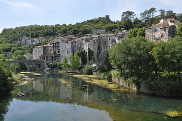 Village et pont vieux de Sauve