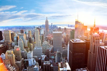 Deurstickers New York Luchtfoto van de skyline van Manhattan bij zonsondergang, New York City