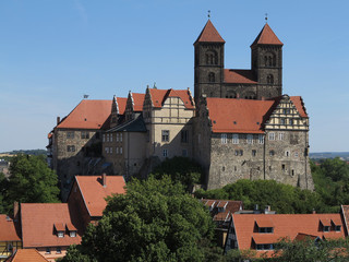 Fototapeta na wymiar schloss und stiftskirche quedlinburg