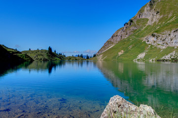 Fototapeta premium Bergsee mit Spiegelung