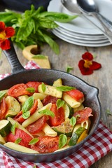 pasta with tomato and zucchini
