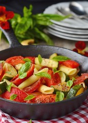 pasta with tomato and zucchini