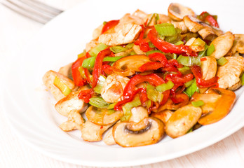 chicken with sweet peppers and mushrooms