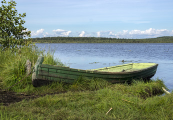 Naklejka premium Fishing boat on the lake in summer