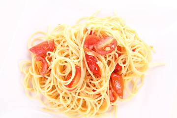 Pasta with tomatoes and garlic