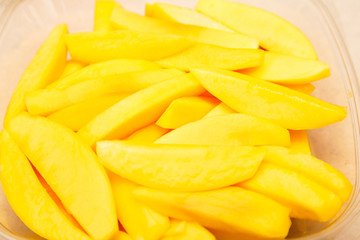 Naklejka na ściany i meble Mango Slices in Clear Bowl